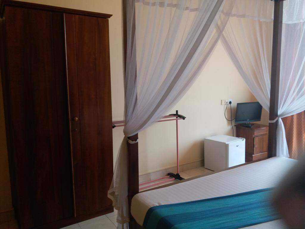 Hotel Marine At Negombo Beach Exterior foto